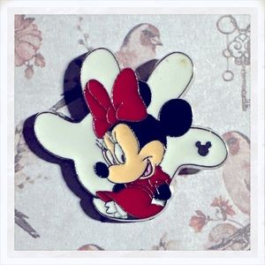 Disney Minnie Mouse 2013 Hidden Mickey Pin - White Glove
